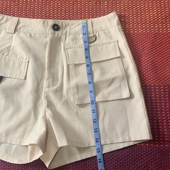 PRETTYLITTLETHING SIZE 10 Beige High-waist Cargo Shorts - Picture 3 of 9